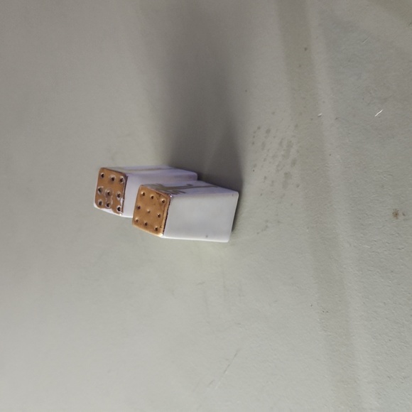 Pair of Antique salt and pepper shakers. - Picture 7 of 8